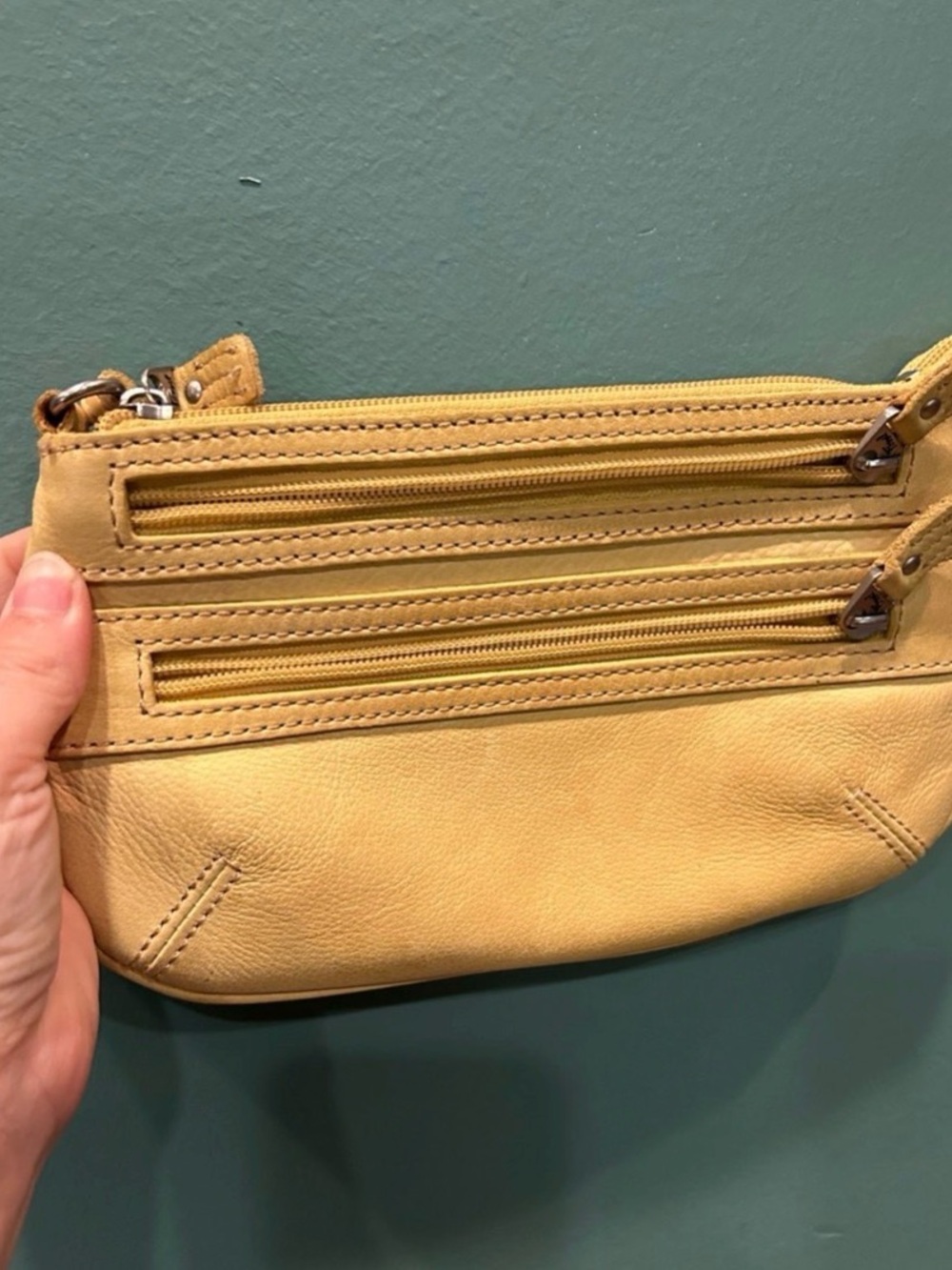 Fossil clutch purse